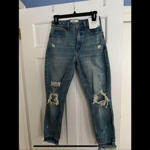 NWT Abercrombie “The Mom” High Rise Curve Love Jeans Size 26
